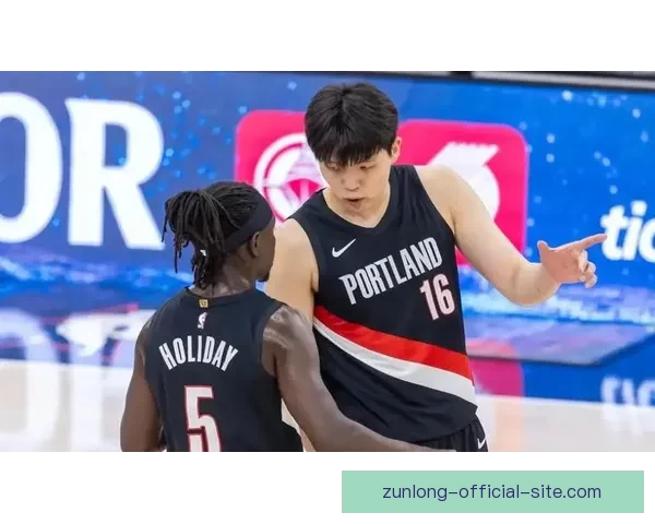 开拓者官方宣布召回杨瀚森晒全队合影告别赛季小杨缺席引发关注热