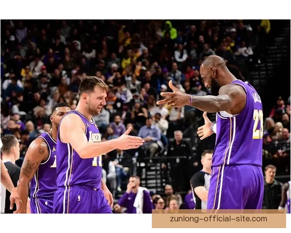 东契奇三节狂砍40分超越拉塞尔 创湖人单赛季三分新纪录 里夫斯迎重要里程碑